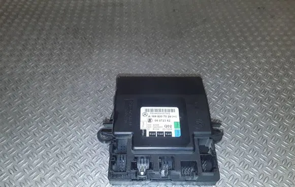 Mercedes-Benz B W245 Door control unit/module A1698207026