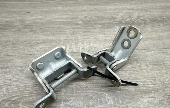 Rear door hinge set