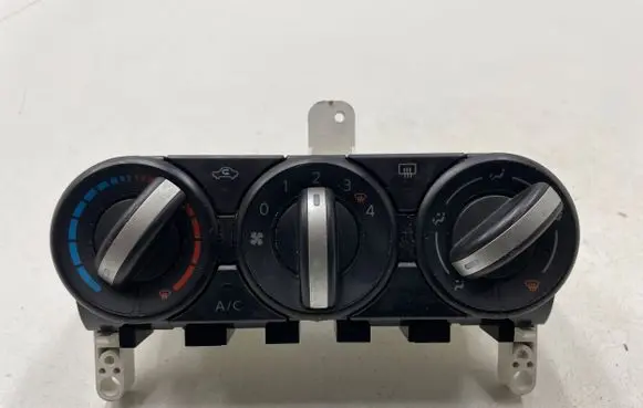 Nissan Qashqai Climate control unit