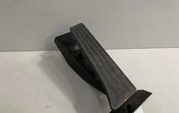 BMW 7 E65 E66 Accelerator throttle pedal 6772645