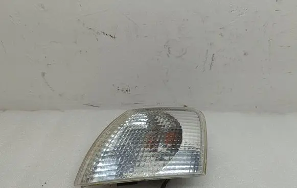 Volkswagen PASSAT B5 Front indicator light 185104B