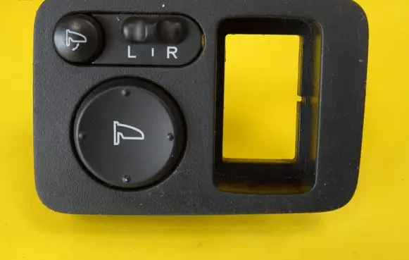 Honda CR-V Wing mirror switch M33212