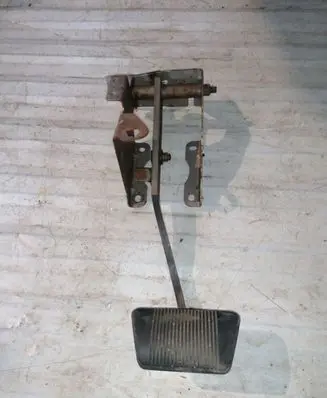 Chrysler 300M Brake pedal