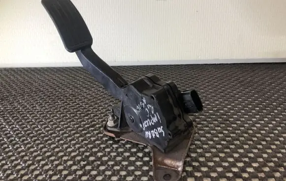 Subaru Impreza III Accelerator throttle pedal 36010AG140