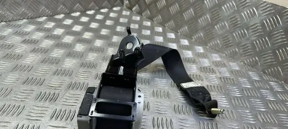 Mazda 3 II Rear seatbelt T89509T