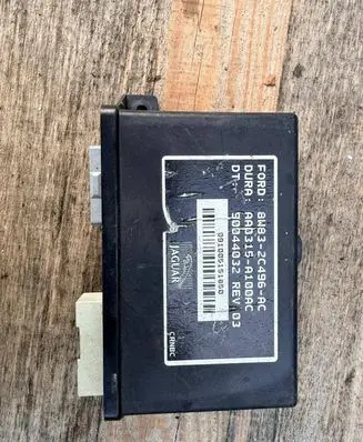 Jaguar XF X250 Hand brake control module 8W83-2C496-AC