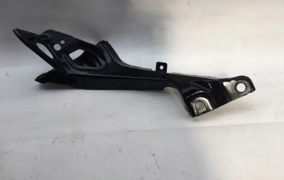 Audi A6 S6 C7 4G Fender mounting bracket 4G0821135A