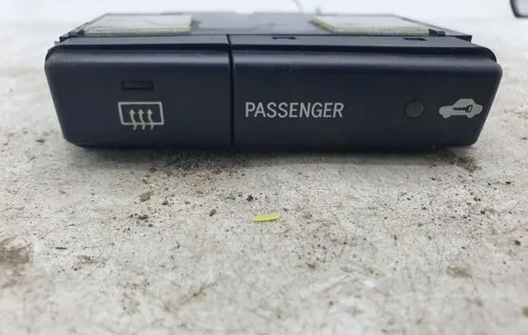 Toyota Avensis T250 Windscreen/window heater switch 8479005130C