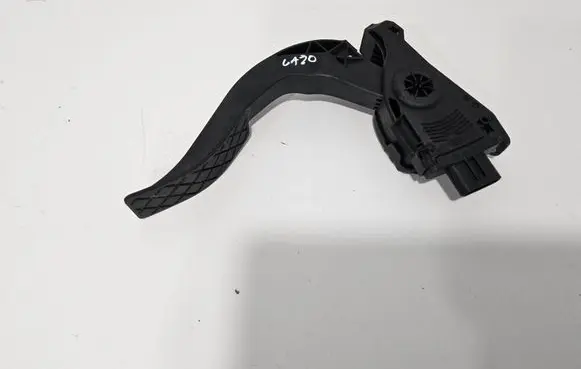 Accelerator throttle pedal