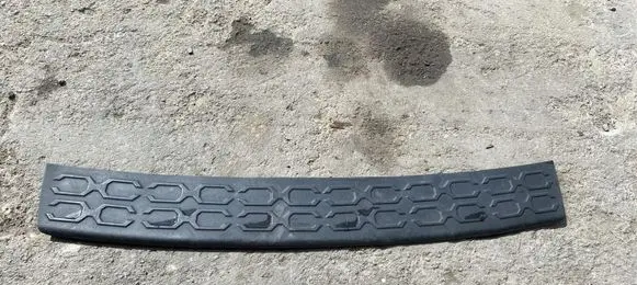 Trunk/boot sill cover protection
