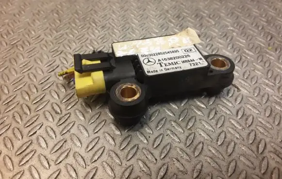 Mercedes-Benz ML W163 Airbag deployment crash/impact sensor 1638200226