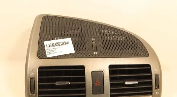 Toyota Avensis T270 Dashboard air vent grill cover trim 9880