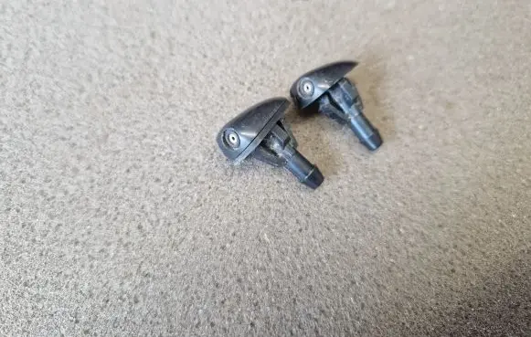 Ford Ranger Windshield washer spray nozzle 