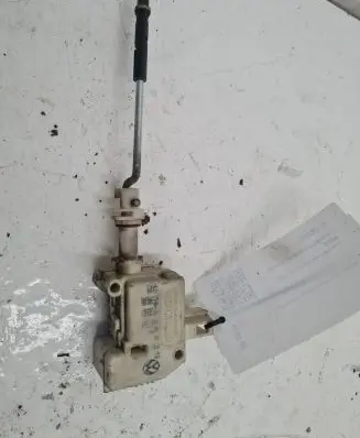 Volkswagen PASSAT B5.5 Central locking motor 3B0810773B
