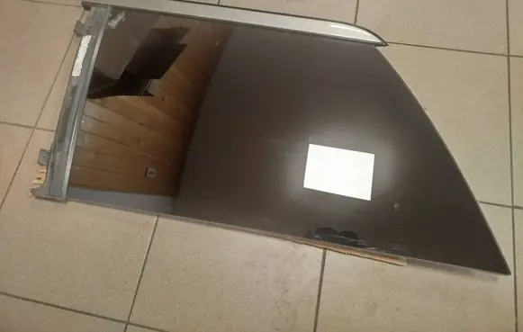 Mercedes-Benz GL X164 Rear side window a1646702150