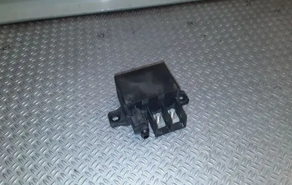 Mercedes-Benz E W211 Charging relay A0025423819