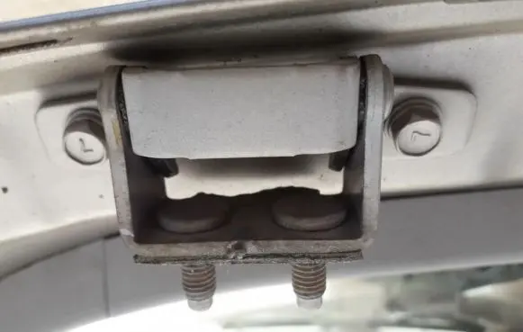 KIA Cerato Tailgate/trunk/boot hinge