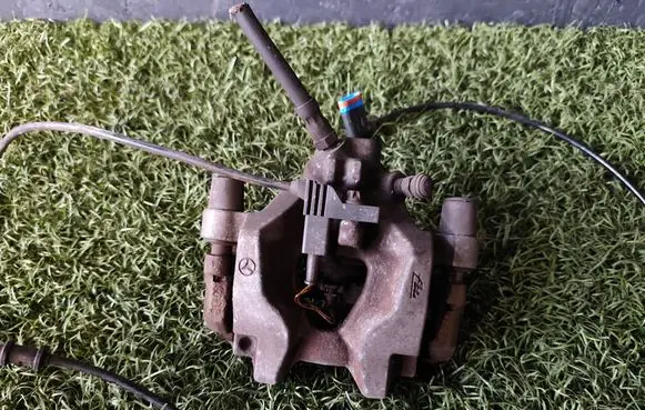 Mercedes-Benz C W204 Rear brake caliper A2045404605