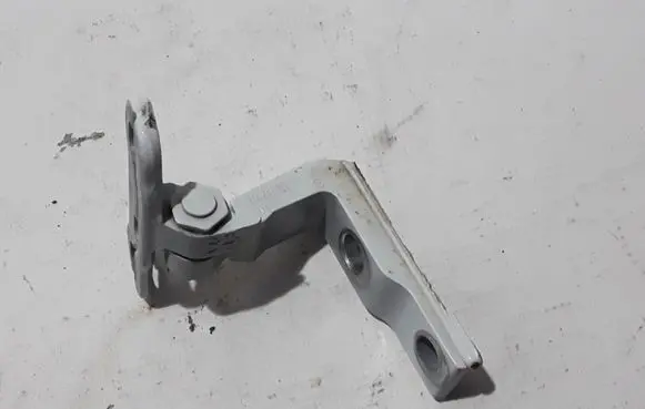 Volvo XC90 Front door upper hinge 31424586