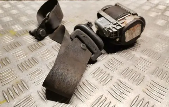 Mercedes-Benz B W245 Front seatbelt 1698608385