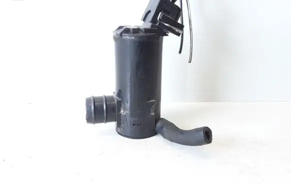 Volvo V70 Windscreen/windshield washer pump 9169611