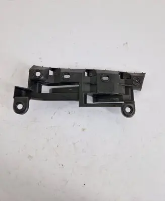 Rear bumper mounting bracket