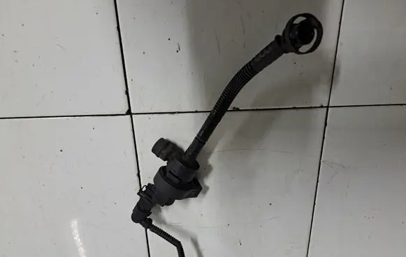 BMW 3 E46 Vacuum valve 7512581