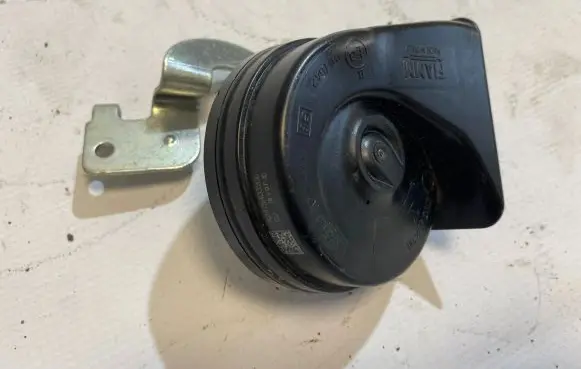 Mercedes-Benz GLA H247 Horn signal