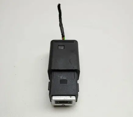 Peugeot 208 I USB socket connector 98313771VV 9831377180