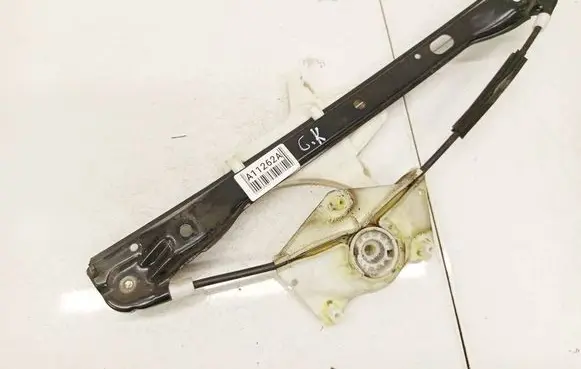 Volkswagen Jetta V Sliding door window regulator with motor