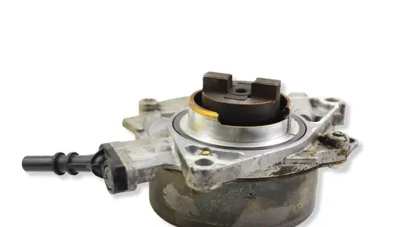 Peugeot 207 CC Vacuum pump 