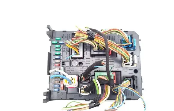 Peugeot RCZ Fuse module 966405878002