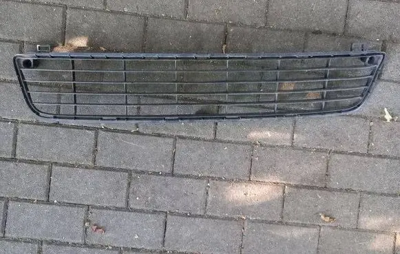 Toyota Hilux (AN10, AN20, AN30) Front bumper lower grill 531120K060