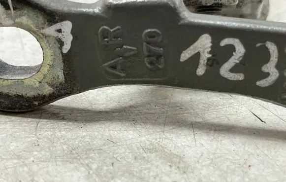 Opel Vectra C Front door lower hinge A270R