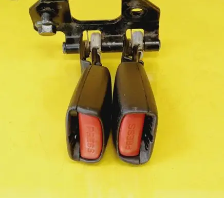 Mitsubishi Carisma Rear seatbelt buckle
