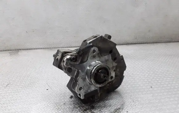 Volvo V70 Fuel injection high pressure pump 0445010043 8689590