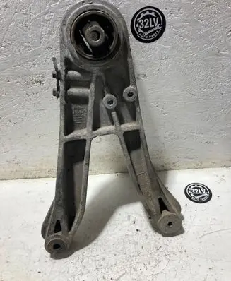 Volvo V70 Engine mounting bracket 3524347 G6587