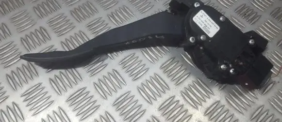 Mitsubishi Colt Accelerator throttle pedal A4543000304 6PV008866-00