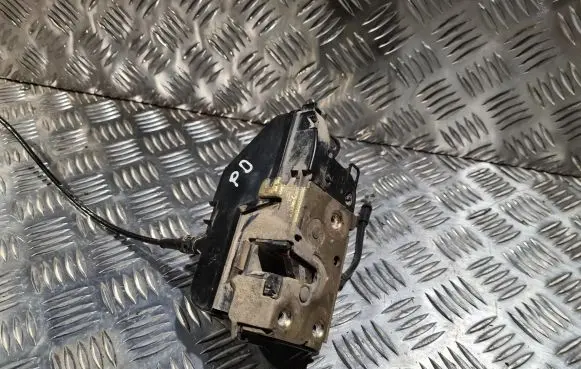 Renault Megane II Front door lock