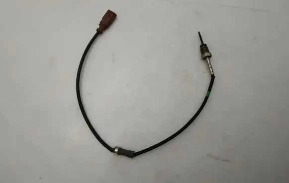 Volkswagen PASSAT B7 Oil temperature sensor 03L906088CJ