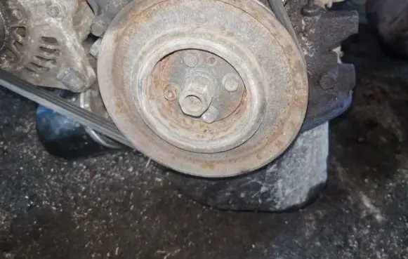Hyundai Lantra I Crankshaft pulley