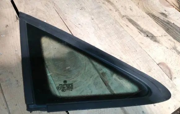 Volkswagen Caddy Front triangle window/glass 