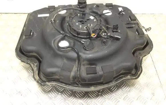 Porsche Cayenne (92A) AdBlue liquid reservoir F01C190140