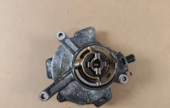Audi A6 S6 C6 4F Vacuum pump ST686M2
