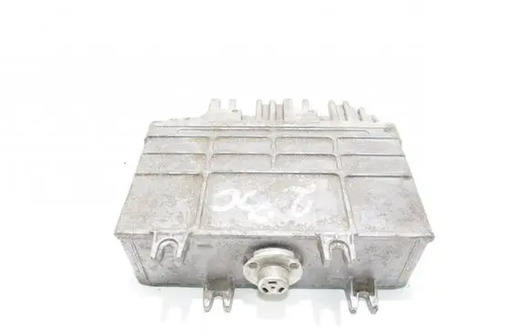 Volkswagen Golf III Engine control unit/module 0261203184; 8A0907311H