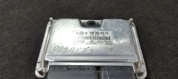 Volkswagen PASSAT B5.5 Engine control unit/module 038906019KD 0281011205