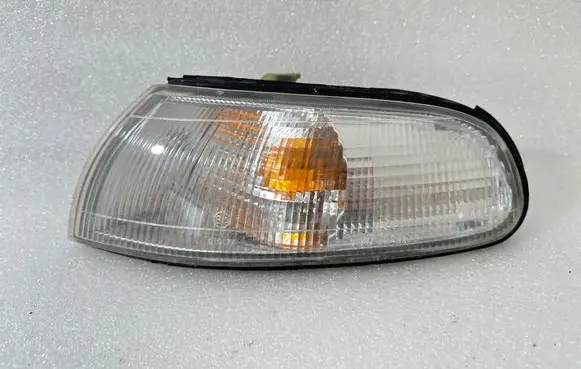Mazda 626 Front indicator light 183173B