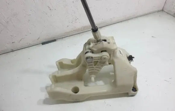 Hyundai Santa Fe Gear shifter/selector 43700S1110
