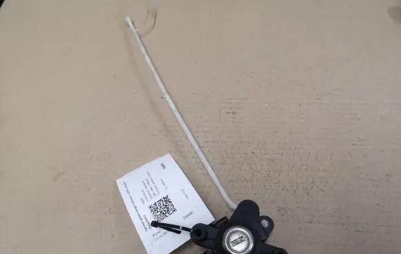 BMW 3 E46 Tailgate exterior lock 8196052