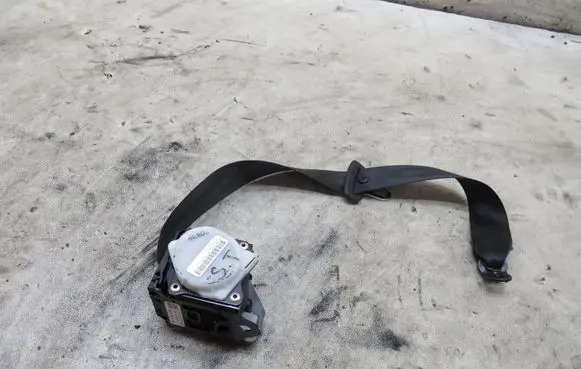 Audi A8 S8 D4 4H Middle seatbelt (rear) 4H0857807H